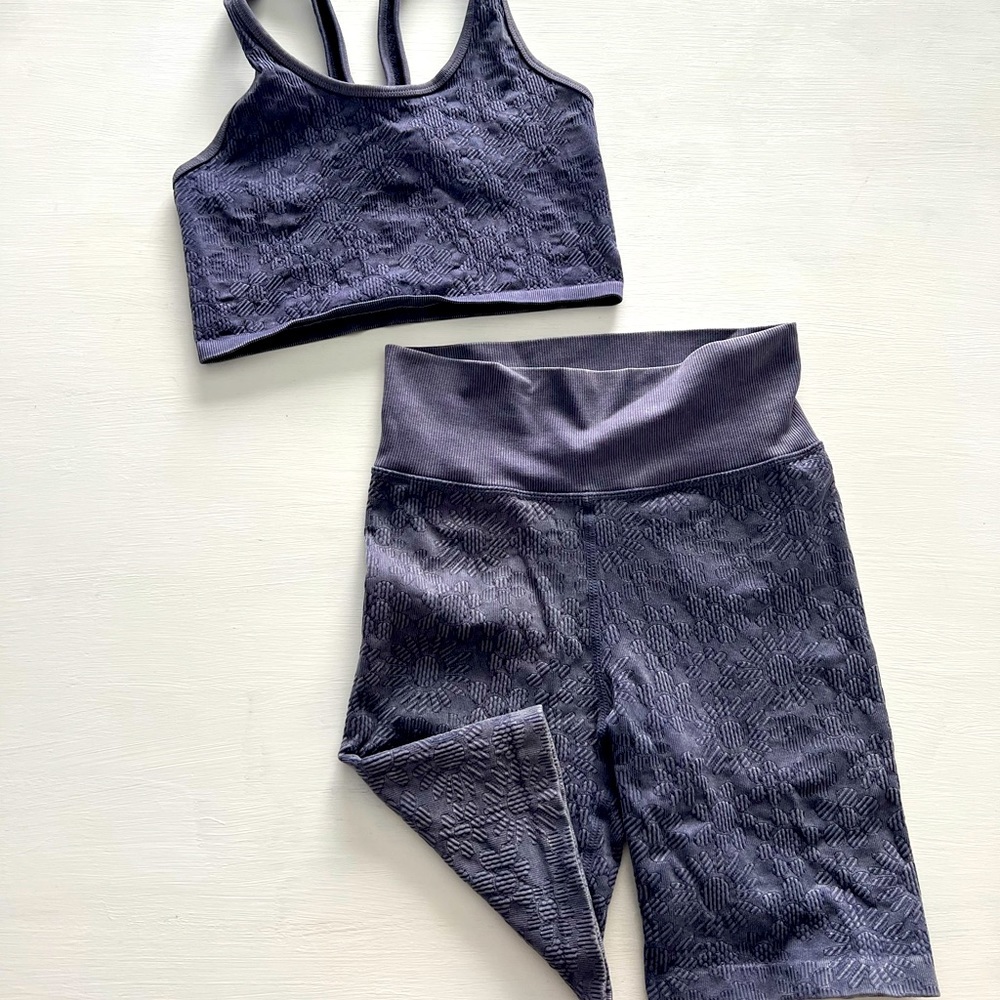 Aerie purple workout set. Biker shorts size: xs, sports bra size: S